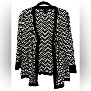 WHITE HOUSE BLACK MARKET Black and White Chevron High Low Open Cardigan Size S